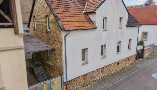 Bild von Teilsaniertes Doppelhaus mit gemütlichem Innenhof und viel Raum zum Wohlfühlen in Bodenheim