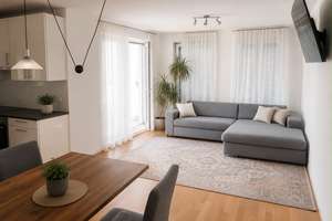 Lichtdurchflutete 3-Zimmer-Wohnung mit Balkon in Allach – Paula-Hahn-Weinheimer-Weg 11, 80997 Allach, München – Vorschaubild 1