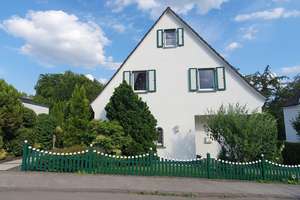 Freistehendes Einfamilienhaus mit Einliegerwohnung, Pool und großem Garten in Remscheid Süd