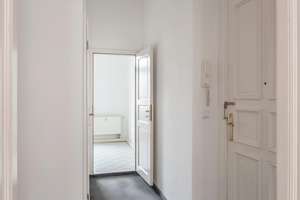 Helle 2-Zimmer-Altbauwohnung mit Balkon in der Nähe zum Boxhagener Platz – Die vollständige Adresse der Immobilie erhältst du vom Anbieter., 10247 Friedrichshain, Berlin – Vorschaubild 8