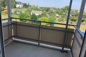 Mieter ab 1.10. gesucht / Zzgl. EBK *** - 1. OG - Balkon - Bad mit Dusche – Sachsenring 23, 9127 Gablenz, Chemnitz – Vorschaubild 2