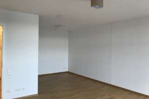 * 1 Zimmer * Wohnküche mit EBK * Bad mit Wanne * großer Balkon * Parkett * – Wasserburger Landstr. 8, 81825 Gartenstadt Trudering, München – Vorschaubild 2