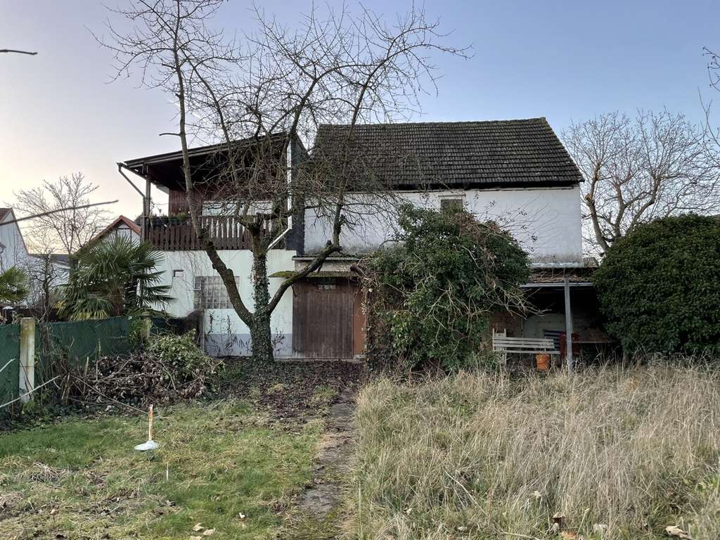 Immobilie in Wetzlar - 35582 Wetzlar-Dutenhofen

Wohnhaus mit Garage und Garten - Bild 1