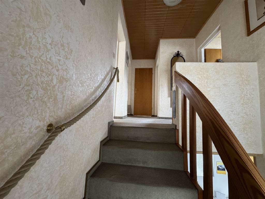 Immobilie in Wermelskirchen - Einsteigerimmobilie für die junge Familie!
 Doppelhaushälfte mit schönem Grundstück (Erbpacht - Bild 1