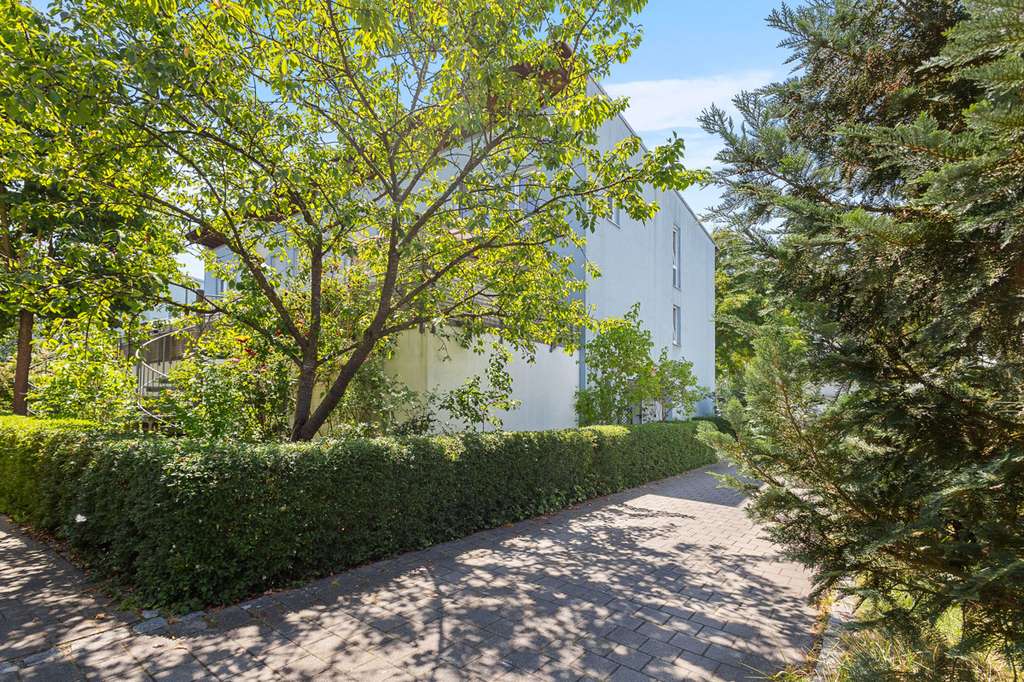 Attraktives Reiheneckhaus mit 
ca. 24m² Dachterrasse und eigenem Gartenanteil!