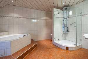 Exklusives und großzügiges ehem. Bauernhaus in zentraler Lage – Biberach (Kreis) – Vorschaubild 19