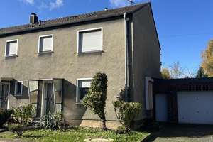 Sanierungsbedürftige Doppelhaushälfte mit guter Aufteilung, Garage und 400 m² Grundstück – Zur Alten Niers 24, 41812 Erkelenz – Vorschaubild 1