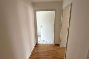 Großzügige und vermietete 2-Zi. mit Laminat, Balkon, EBK und Wanne in zentraler Lage – Die vollständige Adresse der Immobilie erhältst du vom Anbieter., 9130 Sonnenberg, Chemnitz – Vorschaubild 10