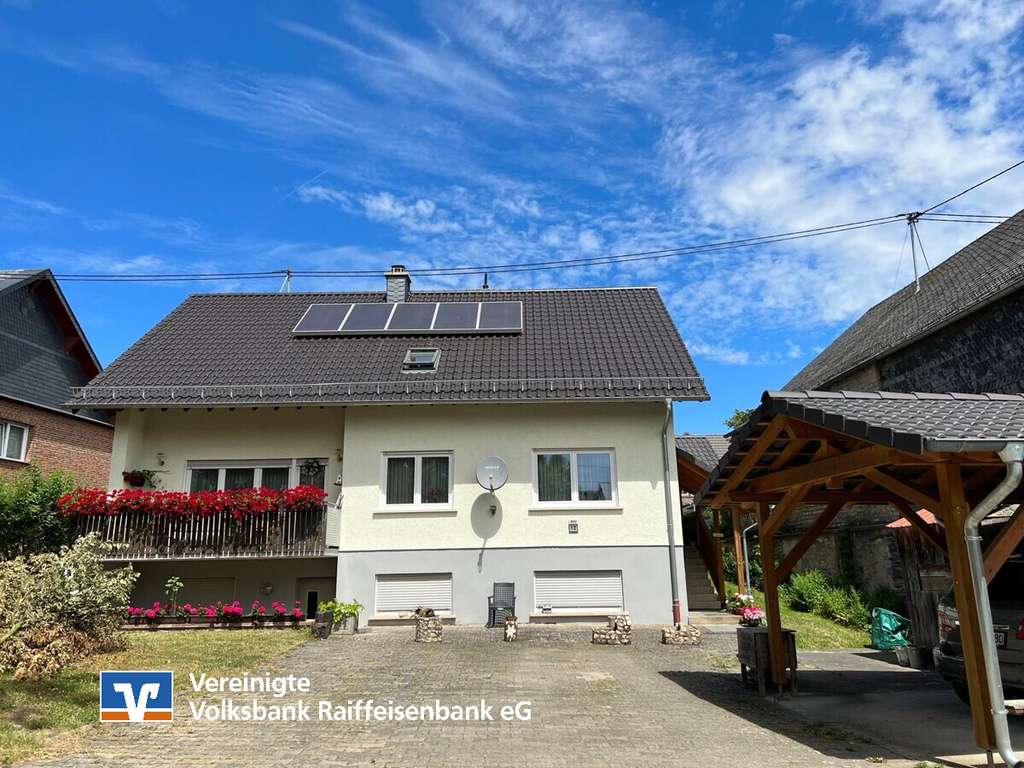 Immobilie in Niederweiler - Attraktives Zweifamilienhaus mit großem Potenzial und schönem Grundstück - Bild 0