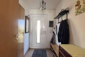 Familienfreundliches Zuhause in Stuttgart-Steckfeld - Doppelhaushälfte mit sonnigen Garten – Hans-Kächele-Straße 30, 70599 Steckfeld, Stuttgart – Vorschaubild 2