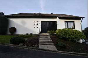 Familienfreundliches Einfamilienhaus mit Einliegerwohnung