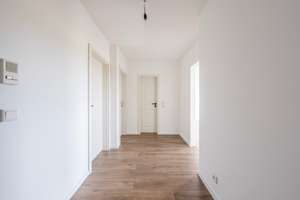 Hochwertig sanierte Eigentumswohnung mit großem Balkon und traumhaftem Fernblick – Die vollständige Adresse der Immobilie erhältst du vom Anbieter., 42369 Ronsdorf, Wuppertal – Vorschaubild 2