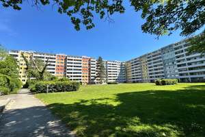 Kernsanierte 3 Zimmer EG Wohnung mit Terrasse in München Perlach – Strehleranger 11, 81735 Neuperlach, München – Vorschaubild 2