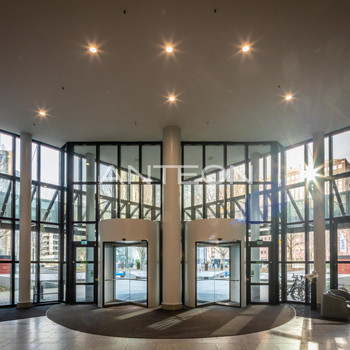 Ausbau nach Mieterwunsch | Kantine im Haus | U-Bahn: 1 Min.