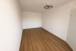 Frisch renovierte 2-Zimmer-Wohnung mit Süd-West-Balkon, Bergblick & Stellplatz – Salzstr. 6, 83404 Ainring – Vorschaubild 4
