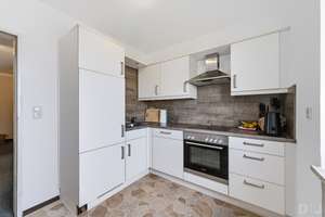 Renovierungsbedürftige 2.-Zi.-Whg mit Loggia in grüner Umgebung von Forstenried – 81475 Fürstenried-West, München – Vorschaubild 3