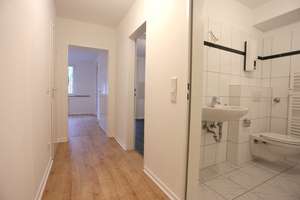 SCHÖNE HELLE RENOVIERTE 2 ZIMMER WOHNUNG IM HERZEN VON ELLER, LAMINAT, BALKON – Gumbertstraße 183, 40229 Eller, Düsseldorf – Vorschaubild 14