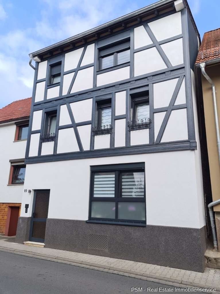 Immobilie in Brombachtal - Exklusives Kernsaniertes Reihenmittelhaus mit 2 Garagen, Fußbodenheizung, Wintergarten und viel mehr - Bild 1