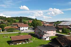 Viel Haus, viel Grund, viele Möglichkeiten – großzügiges Zweifamilienhaus mit ca. 2.500 m² Grund. – Die vollständige Adresse der Immobilie erhältst du vom Anbieter., 94157 Perlesreut – Vorschaubild 4