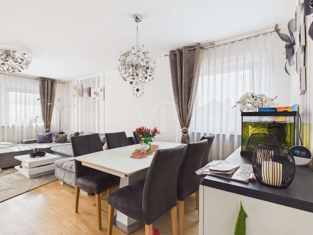 Immobilie in Hepberg - Große, sonnige 4 ZKB Wohnung im 1. OG mit herrlichem Balkon-Weitblick und Garten - Bild 1