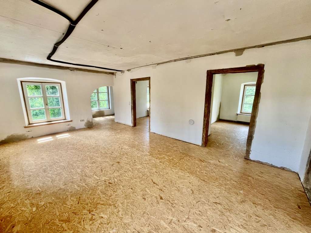 Immobilie in Stubenberg - Wohnen im Grünen! 
Landhaus mit 6 Zimmern und großem Grundstück nahe Simbach am Inn - Bild 2