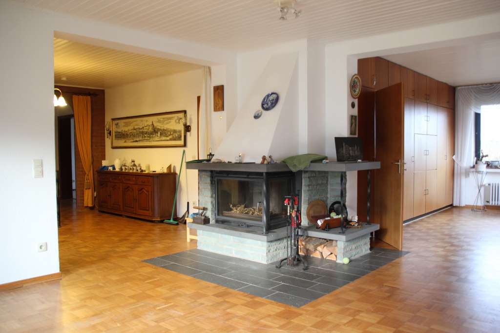 Immobilie in Bedburg-Hau - Zweifamilienhaus in malerischer Feldrandlage – Ihr neues Zuhause erwartet Sie! - Bild 0