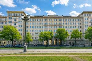 Repräsentative 3-Zimmer-Wohnung im Ensemble der Frankfurter Allee – Die vollständige Adresse der Immobilie erhältst du vom Anbieter., 10247 Friedrichshain, Berlin – Vorschaubild 2