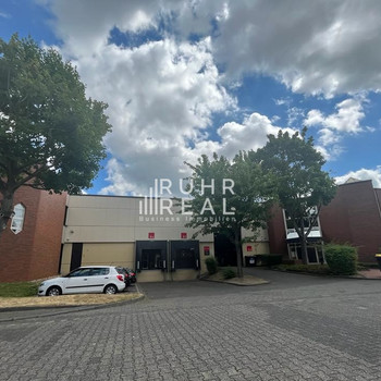 Gepflegte Lagerhallen mit Rampen in Köln | Büro-/ und Sozialfläche verfügbar | RUHR REAL