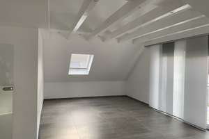 Moderne, sehr hochwertig ausgestattete 4,5 Zimmer-DG-Wohnung * EBK * großer Balkon * TG-Stellplatz – 71069 Sindelfingen – Vorschaubild 3
