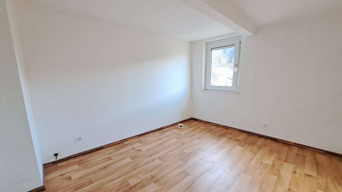 Immobilie in Lonsee - Geräumiges Einfamilienhaus mit Ausbaumöglichkeiten, großem Garten und Garage! - Bild 7