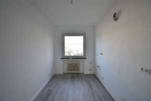 Idealer Grundriss! 3-Zimmer-Wohnung mit Balkon in Röttgersbach – Obere Holtener Straße 48, 47169 Duisburg – Vorschaubild 4