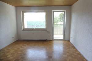 schöne- 3,5-Zimmer-Wohnung  mit eigenen Garten