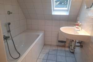 Helle teilmöblierte DG-Wohnung in Köln- Holweide – Die vollständige Adresse der Immobilie erhältst du vom Anbieter., 51067 Holweide, Köln – Vorschaubild 3
