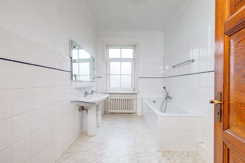 Immobilie in Wentorf bei Hamburg - Klassische Schönheit sucht seinesgleichen:
"Eine Grande Dame in Wentorf"
 - Bild 2