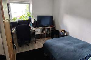 Perfekt für eine WG! Großzügige 4-Zimmer-Wohnung mit Einbauküche & Terrasse in City-Nähe – Kaiserstraße 4-6, 26122 Bahnhofsviertel, Oldenburg (Oldenburg) – Vorschaubild 2