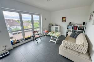 Moderne 2-Zimmer-DG-Wohnung in ruhiger Lage von Eschborn/Niederhöchstadt! – Die vollständige Adresse der Immobilie erhältst du vom Anbieter., 65760 Eschborn – Vorschaubild 2