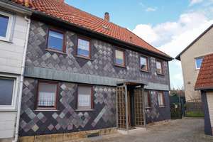 Doppelhaushälfte 180qm Wohnfläche auf drei Ebenen mit 6 Zimmer, 3 Bädern und Scheune & Garten – Die vollständige Adresse der Immobilie erhältst du vom Anbieter., 38259 Ringelheim, Salzgitter – Vorschaubild 2