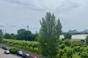Oberkassel - Rheinallee! Großzügige Eigentumswohnung im 2. OG mit Rheinblick und Sonnengarantie!