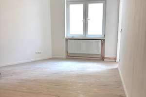 Komplett renovierte bezugsfreie helle Wohnung mitten im Kiez