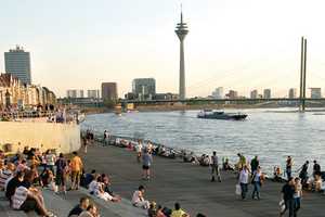 Mietwohnung mit Einbauküche sowie Balkon in   Düsseldorf-Pempelfort! – Beuthstr. 4, 40211 Düsseldorf – Vorschaubild 1