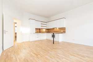 Traumhafte 2-Zimmer-Wohnung mit Einbauküche. Sanierter Zustand, neue Heizungsanlage im Gebäude! – Falkenhagener Straße 57, 13585 Berlin – Vorschaubild 2