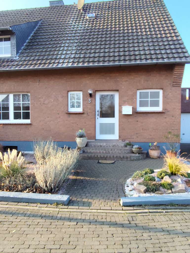 Immobilie in Xanten - Gepflegte Doppelhaushälfte mit Garage in Xanten-Lüttingen - Bild 0