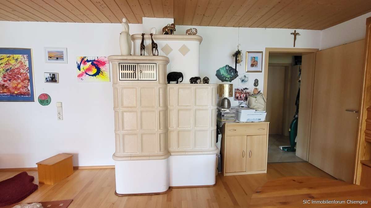 Immobilie in Palling - Für Gartenliebhaber! 
Ruhig & sonnig gelegene 
3-4 Zi.-Erdgeschosswohnung mit Wintergarten & Garag - Bild 2