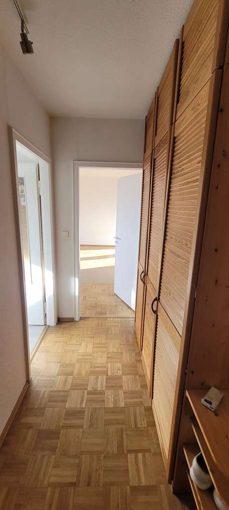 Immobilie in Bad Homburg vor der Höhe - Schöne 1 Zimmer Dachgeschoss-Wohnung in gepflegter Wohneinheit - Bild 2