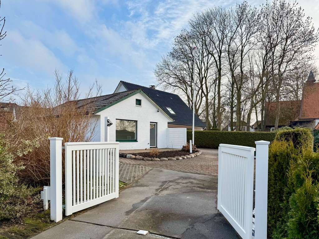 Immobilie in Stapel - Großzügiges Anwesen mit zwei Wohnhäusern - viel Platz für Familie, Generationen oder Arbeiten von... - Bild 0