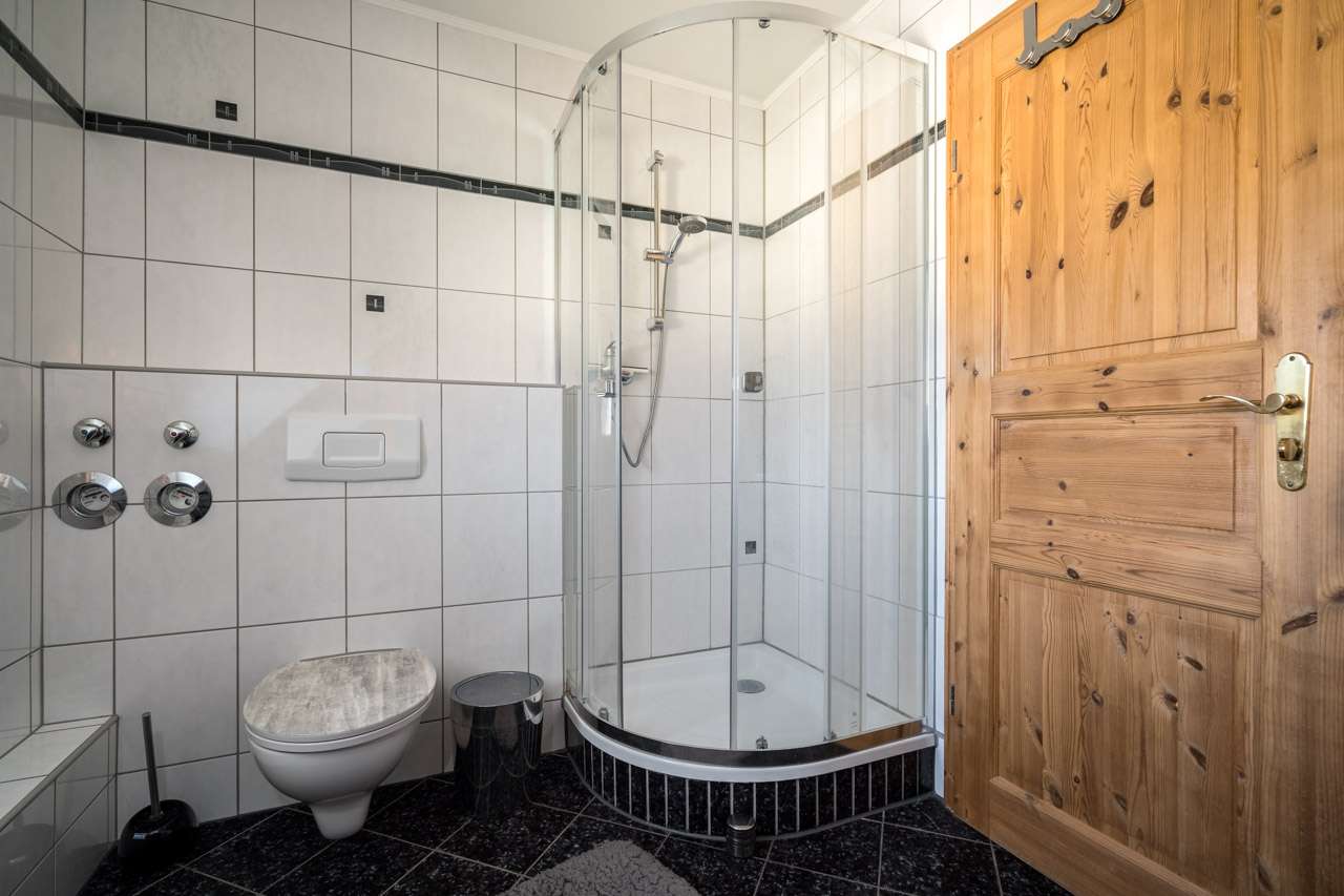 Immobilie in Schwarz - Preisoffensive! Wohnen und Vermieten in perfekter Kombination! - Bild 9