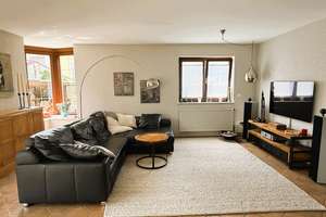 Großzügig geschnittenes Haus mit zwei Wohneinheiten – Die vollständige Adresse der Immobilie erhältst du vom Anbieter., 80939 Freimann, München – Vorschaubild 3
