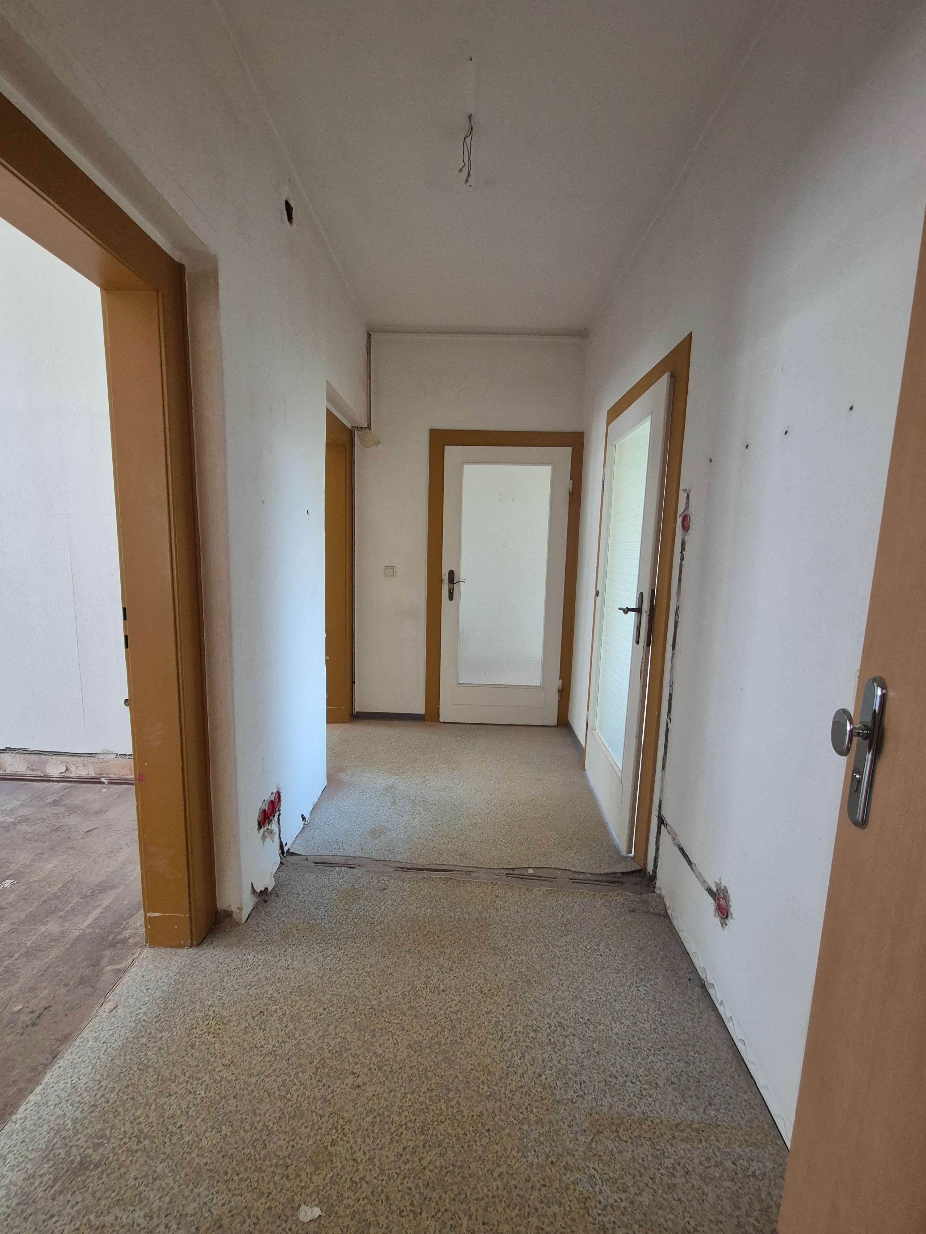 +++ Sanierungsobjekt mit Potenzial: WG-geeignete 3-Raum-Wohnung mit Balkon in Dresden-Pieschen +++, Dresden – Bild 4