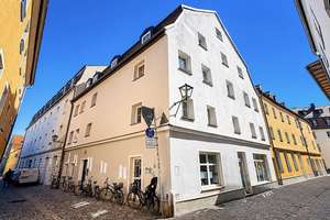 Vermietete 2-Zimmer-Wohnung mit Innenhofterrasse in bester Regensburger Altstadtlage