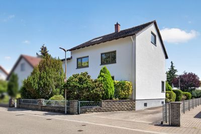 Provisionsfrei! Gepflegtes ZFH mit großem Grundstück und vielseitigen Nutzungsmöglichkeiten!